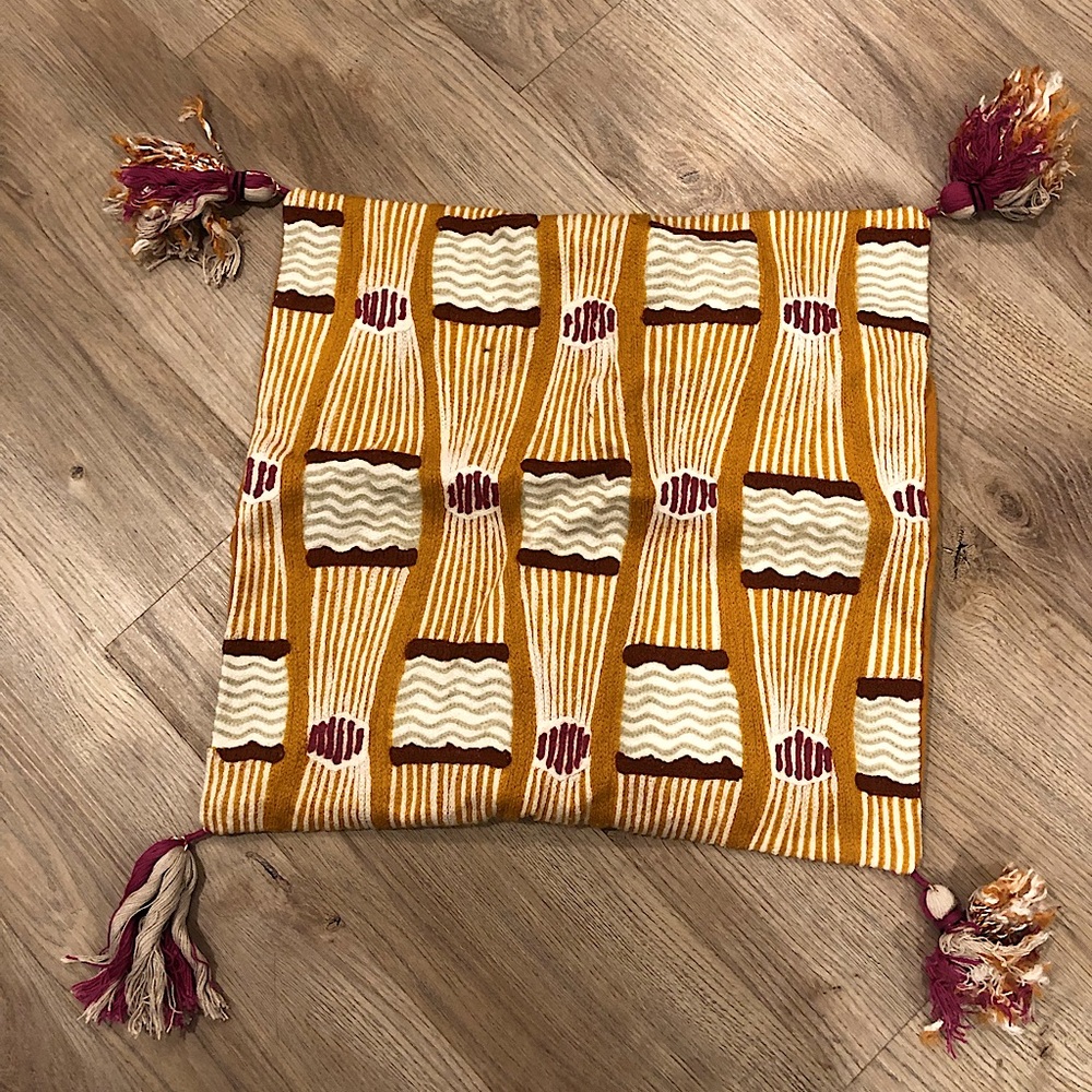 WEST ELM THROW PILLOW DECOR